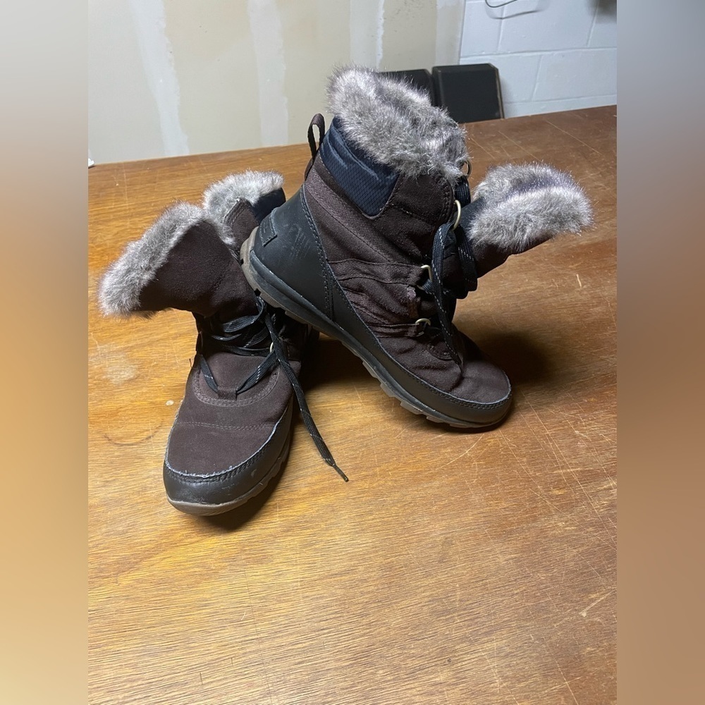 Sorel Boots - Women’s U.S. Size 8.5 - Dark Brown Adneture Style - Faux Fur Upper